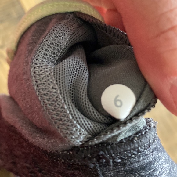 Lululemon y-bra size 6 - Gray and lime Green / Grey - Picture 4 of 5